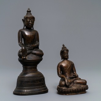 Twee bronzen figuren van Boeddha, Siam en Nepal, 17/18e eeuw