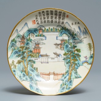 Een Chinees famille rose bord met een zicht op Jiangxi, Daoguang