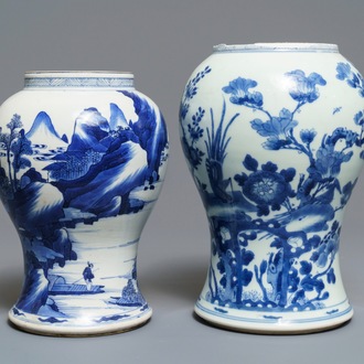 Twee Chinese blauwwitte vazen met een landschap en met vogels bij bloesems, Kangxi