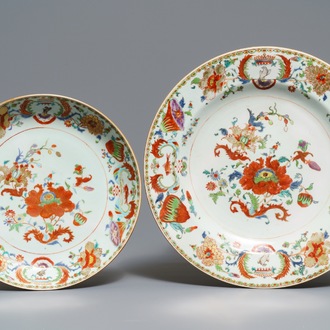 Twee Chinese famille rose 'Pompadour' schotels, Qianlong