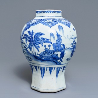 Een Chinese blauwwitte balustervaas met figuratief decor, Transitie periode