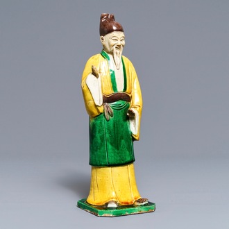 Een Chinese verte biscuit figuur van een wijze, Kangxi