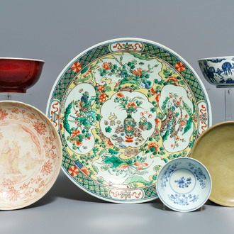 Een collectie divers Chinees porselein, Ming en later