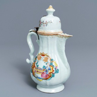 Een Chinese famille rose koffiekan met zilveren montuur, Qianlong