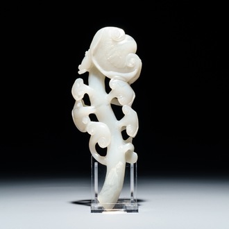 Een Chinees model van een lingzhi paddenstoel in witte jade, 19/20e eeuw