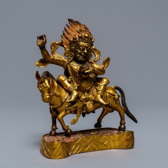 Een verguld bronzen figuur van Palden Lhamo, Tibet, 17e eeuw