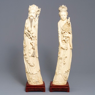 Een paar grote Chinese ivoren figuren, 19e eeuw