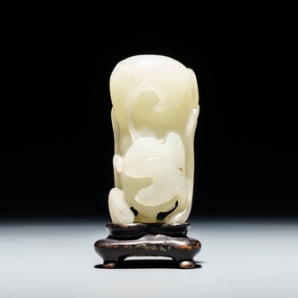 Een Chinees model van een kalebas in witte jade, 19e eeuw