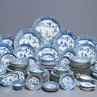 Een 119-delig Chinees blauw-wit 'Romance of the Western chamber' servies, Qianlong