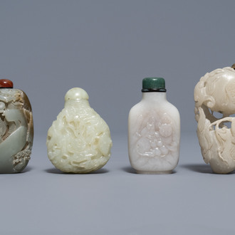 Vier Chinese jade snuifflessen, 19/20e eeuw
