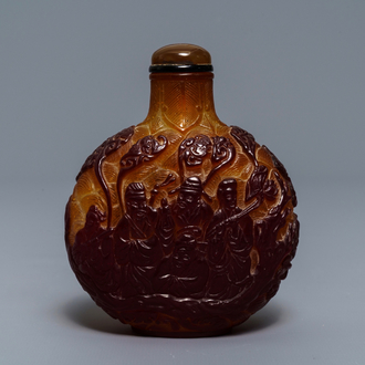 Een grote Chinese tafelsnuiffles in meerlagig glas, 19e eeuw