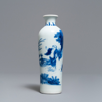 Een Chinese blauw-witte rouleau vaas met een figuur in een landschap, Transitie periode