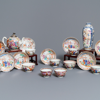 Elf Chinese famille rose koppen, acht schotels, een theepot en een vaas met mandarijns decor, Qianlong
