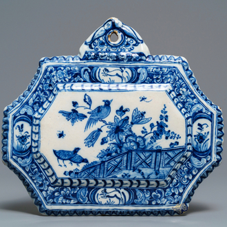 Een blauw-witte Delftse plaquette, 1e helft 18e eeuw