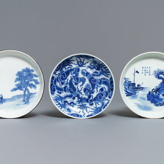 Drie Chinese blauw-witte 'Bleu de Hue' borden voor de Vietnamese markt, 19e eeuw