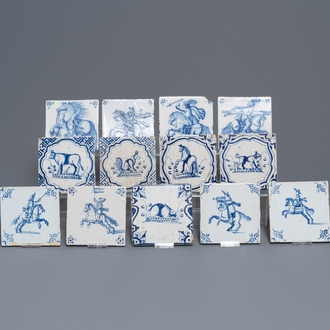 Vijftien blauw-witte Delftse tegels met ruiters en dieren, 17/18e eeuw