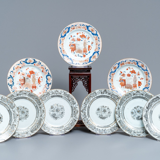 Negen Chinese grisaille en Imari-stijl borden, Yongzheng/Qianlong
