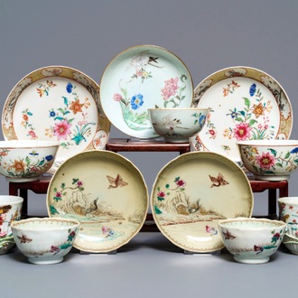 Een collectie Chinese famille rose koppen en schotels, Yongzheng/Qianlong