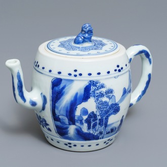 Een Chinese blauw-witte theepot met landschapsdecor, Kangxi