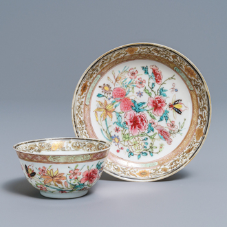 Een fijne Chinese famille rose kop en schotel met bloemen en insecten, Yongzheng