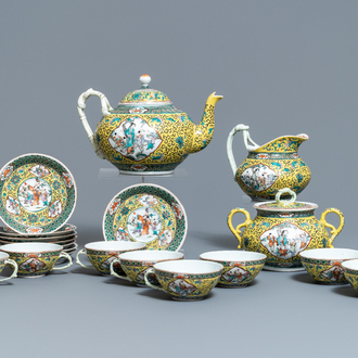 Een Chinees famille verte theeservies met gele fondkleur, 19e eeuw