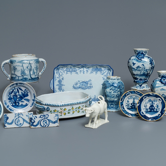 Een gevarieerde collectie blauw-wit Delfts en ander aardewerk, 18e eeuw en later