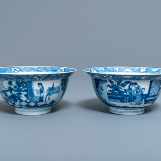Twee Chinese blauw-witte klapmutskommen, Kangxi merk en periode