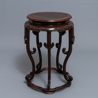 Un socle en bois sculpté, Chine, 19/20ème