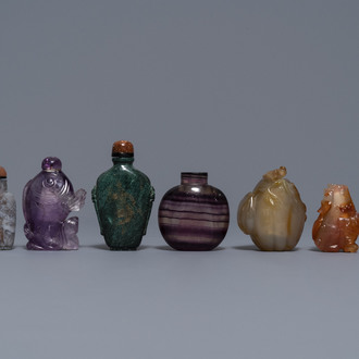 Zeven diverse Chinese snuifflessen in agaat, kwarts en hardsteen, 19/20e eeuw