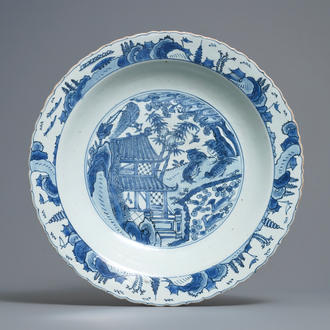 Een Chinese blauw-witte schotel met vogels en eekhoorns, Jiajing