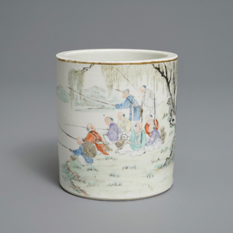 Een Chinese qianjiang cai penselenbeker met vissers, gesign. Tan Yin Jie, gedat. 1875-1884