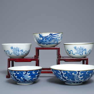 Vijf Chinese blauw-witte 'Bleu de Hue' kommen voor de Vietnamese markt, 19e eeuw