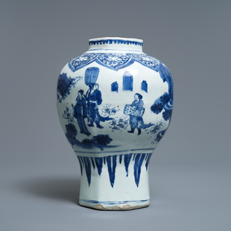 Een Chinese blauw-witte balustervaas met figuren in een landschap, Transitie periode