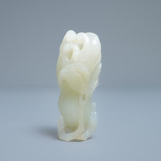 Een Chinese celadon jade 'Boeddha hand', 19e eeuw