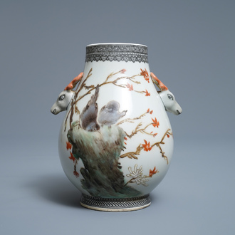 Een Chinese polychrome hu vaas met vogels, gesign. Cheng Yiting (1885-1948), gedat. 1936