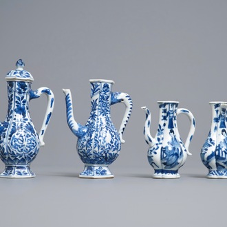 Vier Chinese blauw-witte kannen, Kangxi