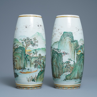 Een paar Japanse Satsuma vazen met landschapsdecor, Meiji, 19e eeuw