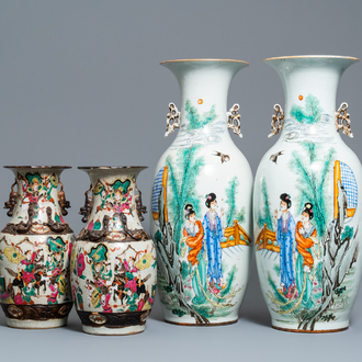 Twee paar Chinese famille rose vazen, 19/20e eeuw