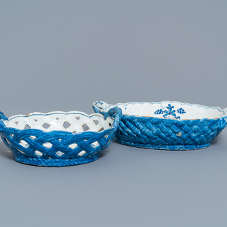 Twee blauw-witte aardewerken mandjes, Brussel of Saint-Amand, 18e eeuw