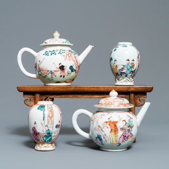 Twee Chinese famille rose theepotten en twee theebussen, Qianlong