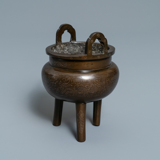 Een Chinese met zilver ingelegde bronzen wierookbrander, Shi Shou merk, 19e eeuw