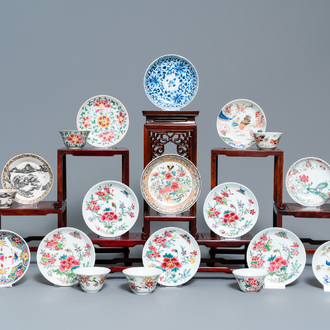 Dertien diverse Chinese schotels en negen koppen, Kangxi/Qianlong