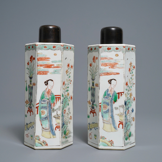 Een paar hexagonale Chinese famille verte theebussen, Kangxi