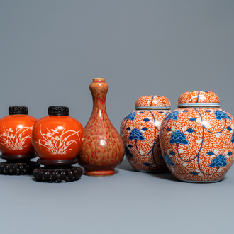 Twee paar Chinese gemberpotten en een flambé-vaas, 19/20e eeuw
