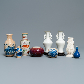 Acht kleine Chinese vaasjes en een penselenwasser, Kangxi en later