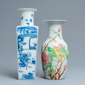 Twee Chinese blauw-witte en qianjiang cai vazen, 19/20e eeuw