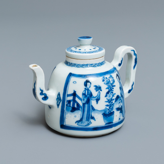 Een Chinese blauw-witte theepot met Lange Lijzen, Yu merk, Kangxi