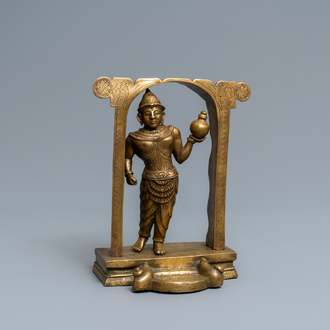 Een verguld bronzen figuur van een tempelwachter, Nepal, 19e eeuw