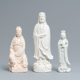 Drie Chinese Dehua blanc de Chine figuren, 18/19e eeuw