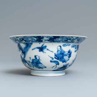 Een Chinese blauw-witte klapmuts kom met decor van figuren in een landschap, Kangxi merk en periode